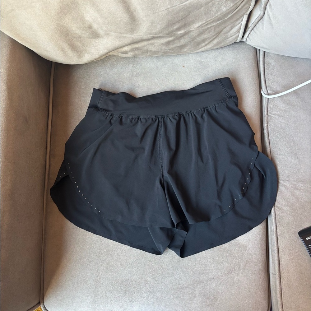 Lululemon Women's Black Athletic Shorts (6)